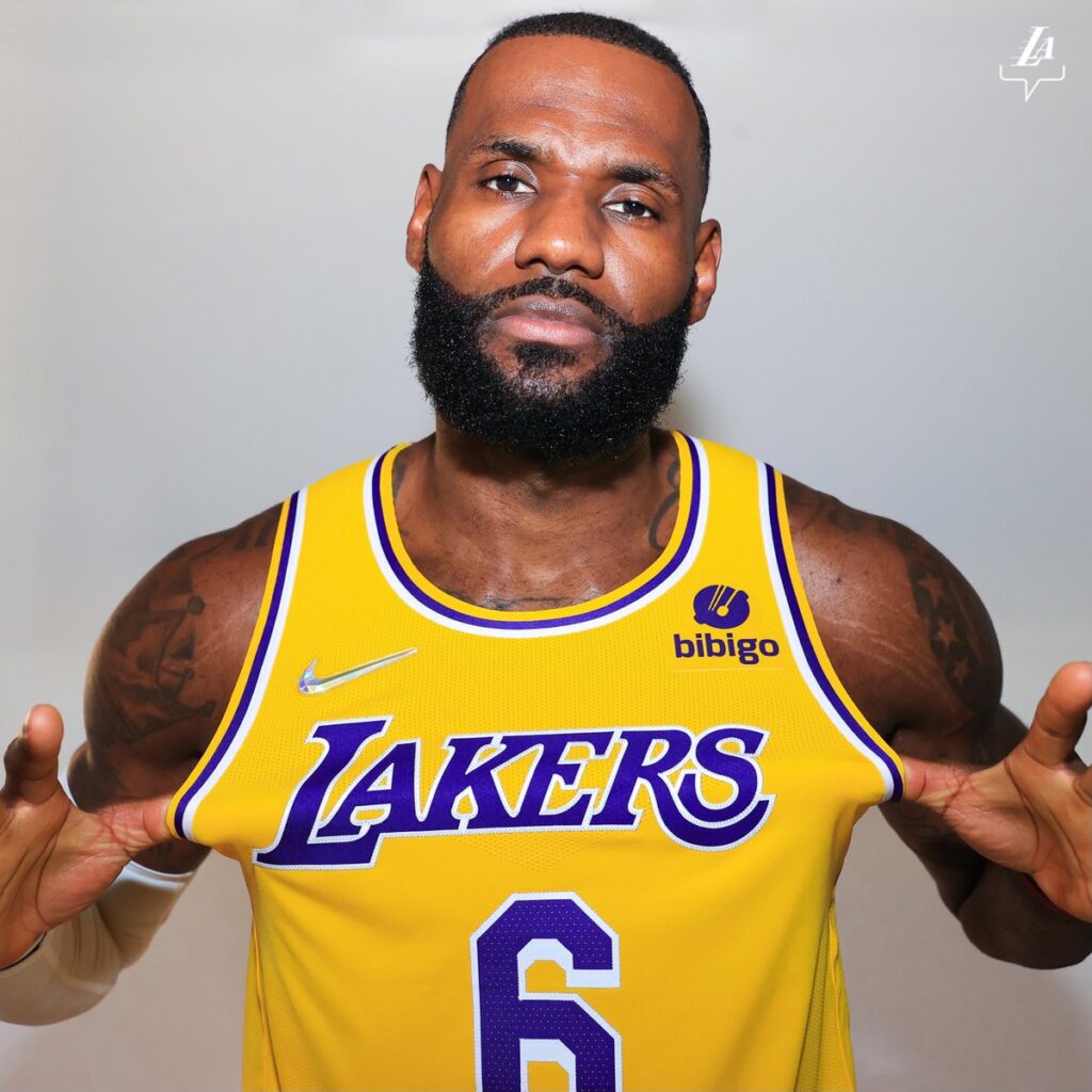 Los Angeles Lakers 'venden' su camiseta a la coreana Bibigo por cien  millones de dólares