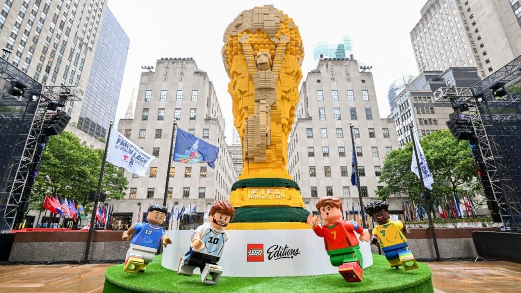 Una replica de la Copa Mundo